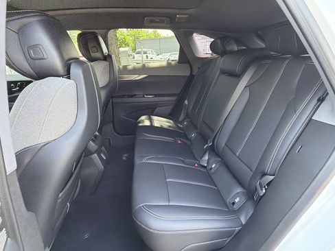 Used 2025 Cadillac Optiq Luxury 1 AWD/4WD image 30