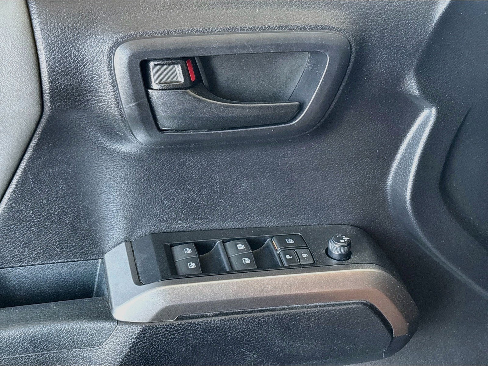 Used 2021 Toyota Tacoma SR5 RWD image 13