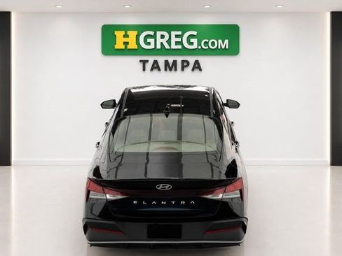 Used 2024 Hyundai Elantra SE FWD image 7