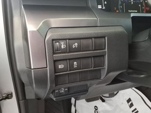 Used 2025 Toyota Tacoma SR5 AWD/4WD image 21