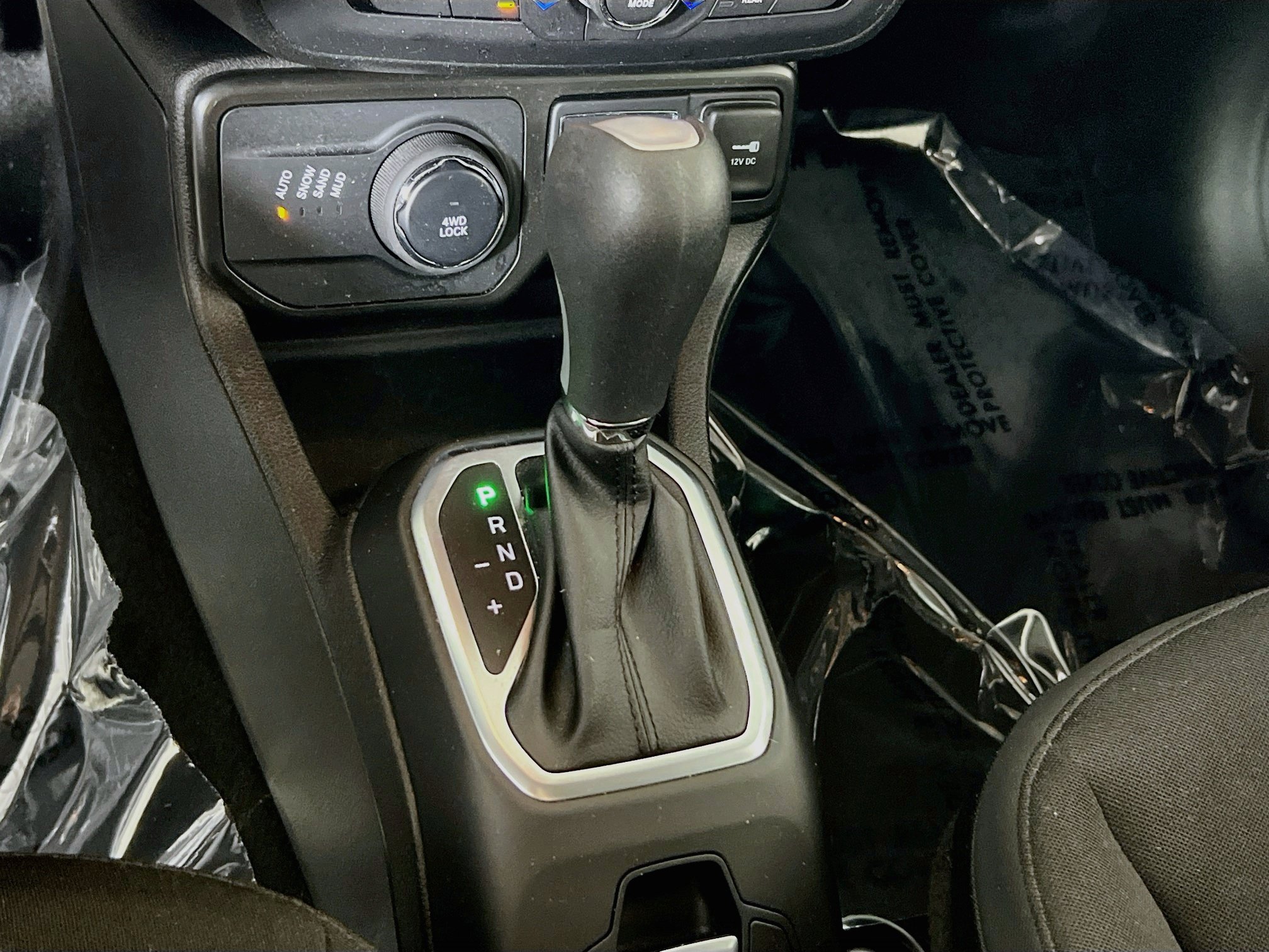 Used 2023 Jeep Renegade Latitude w/ Premium Group AWD/4WD image 17
