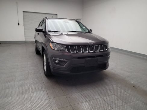Used 2018 Jeep Compass Latitude w/ Popular Equipment Group FWD image 14