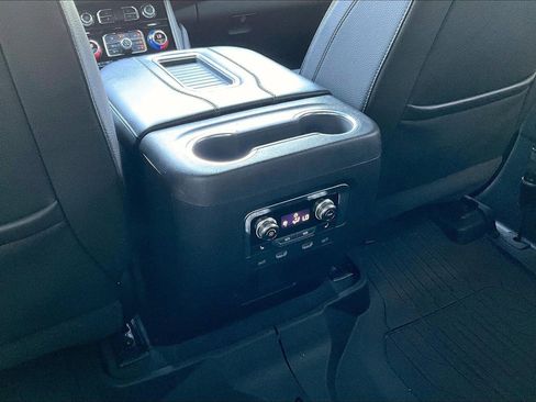 Used 2021 GMC Yukon Denali w/ Denali Premium Package AWD/4WD image 10