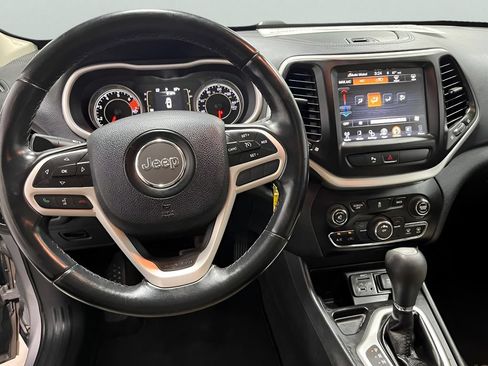 Used 2017 Jeep Cherokee Latitude w/ Safety/Convenience Group FWD image 15