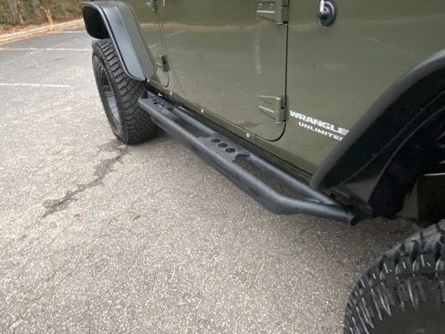Used 2015 Jeep Wrangler Unlimited Rubicon w/ Connectivity Group AWD/4WD image 49