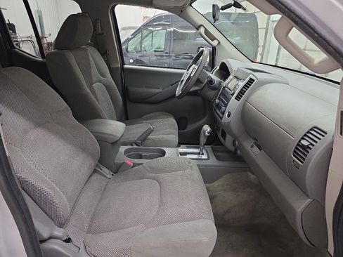 Used 2014 Nissan Frontier SV image 34