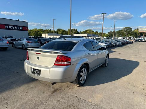 Used 2010 Dodge Avenger R/T image 3