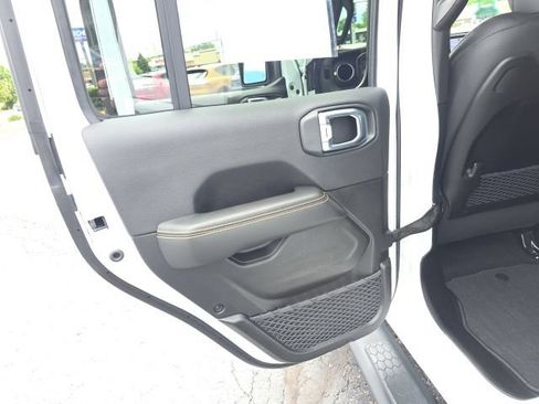 Used 2025 Jeep Wrangler Unlimited Sahara w/ Safety Group AWD/4WD image 31