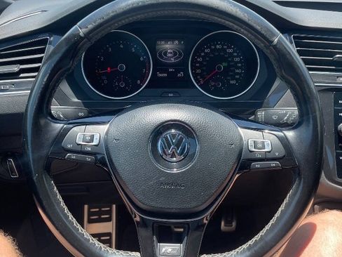Used 2018 Volkswagen Tiguan SEL w/ R-Line Package FWD image 25