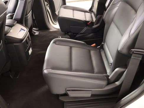 New 2026 Lincoln Navigator Premiere image 12