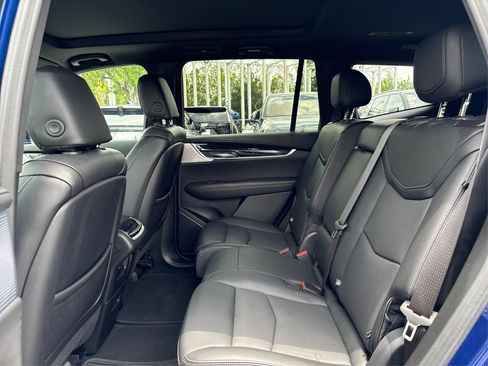 Certified 2024 Cadillac XT6 Premium Luxury FWD image 11