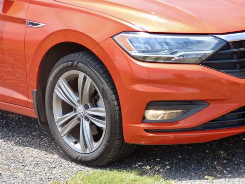 Used 2019 Volkswagen Jetta R-Line w/ R-Line Cold Weather Package FWD image 4