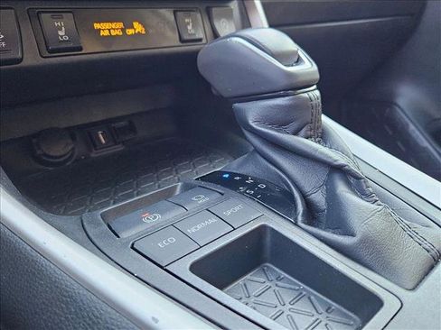 Used 2020 Toyota RAV4 XLE Premium image 12