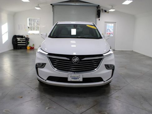 Used 2024 Buick Enclave Essence w/ Technology Package image 3