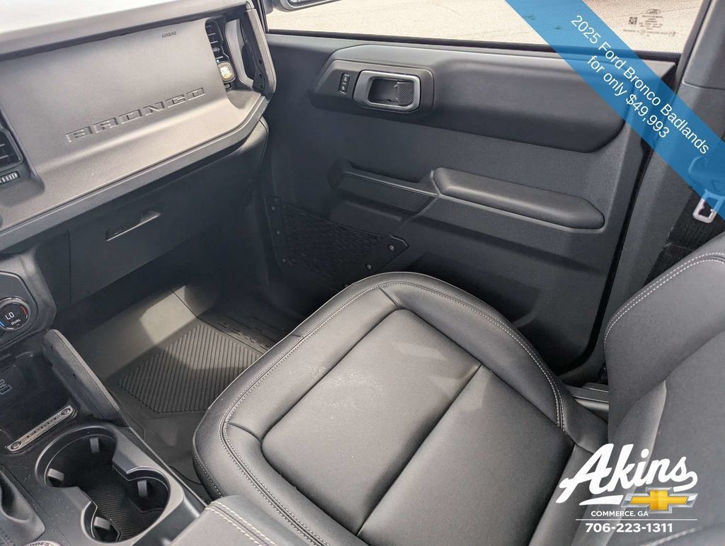 Used 2025 Ford Bronco Badlands AWD/4WD image 18
