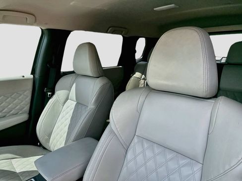 Used 2024 Mitsubishi Outlander SEL FWD image 12