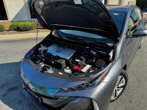 Used 2018 Toyota Prius Prime Premium image 19