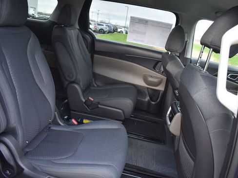 New 2026 Kia Carnival LX FWD image 15