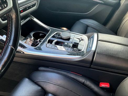 Used 2023 BMW X7 M60i image 16