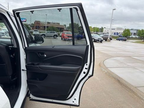 Used 2021 Honda Pilot Touring image 23
