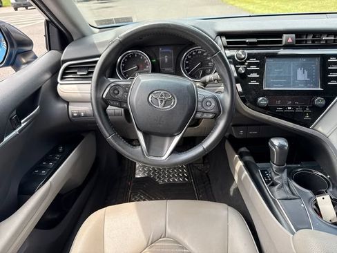 Used 2018 Toyota Camry SE w/ Moonroof Package FWD image 19