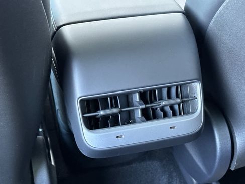 Used 2024 Tesla Model Y 2WD image 14