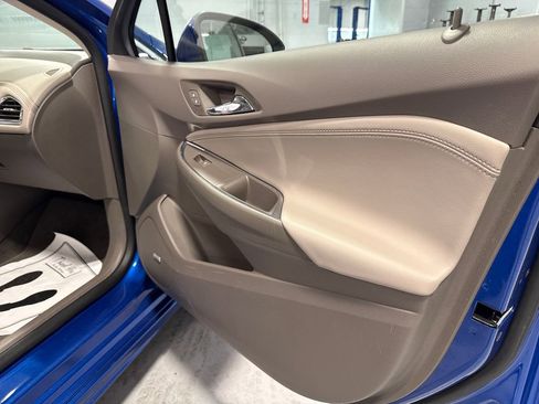 Used 2017 Chevrolet Cruze Premier FWD image 38