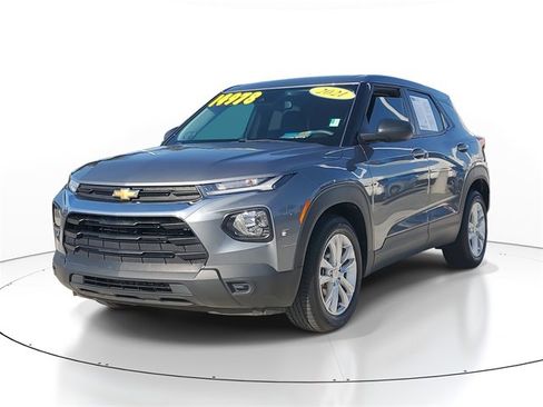Used 2021 Chevrolet TrailBlazer LS image 2
