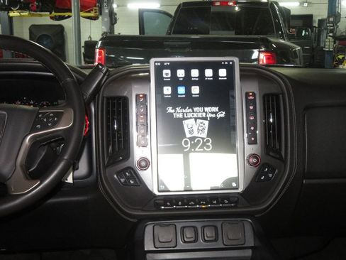 Used 2015 GMC Sierra 1500 Denali w/ Driver Alert Package AWD/4WD image 41