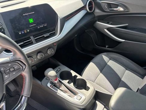 Used 2025 Chevrolet Trax RS w/ Driver Confidence Package FWD image 29