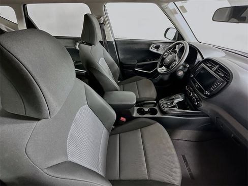Used 2022 Kia Soul LX w/ Technology Package image 25