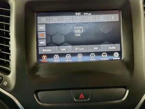 Used 2019 Jeep Cherokee Latitude w/ Popular Appearance Group FWD image 14