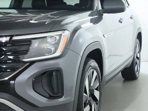 Used 2024 Volkswagen Atlas Cross Sport SE AWD/4WD image 4