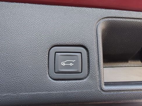 Used 2024 GMC Terrain SLE w/ Driver Convenience Package image 12