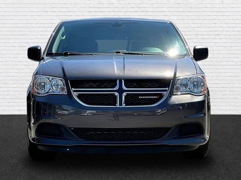 Used 2019 Dodge Grand Caravan SE FWD image 2