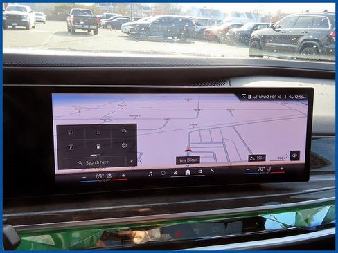 Used 2025 BMW 740i xDrive image 18