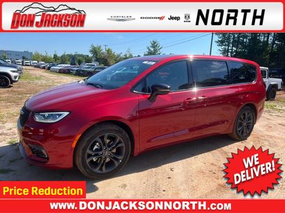 New 2026 Chrysler Pacifica Select