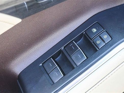 Used 2021 Toyota Highlander Limited image 27