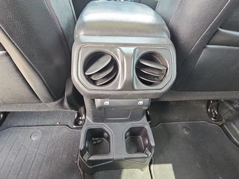 Used 2018 Jeep Wrangler Unlimited Sport S AWD/4WD image 27