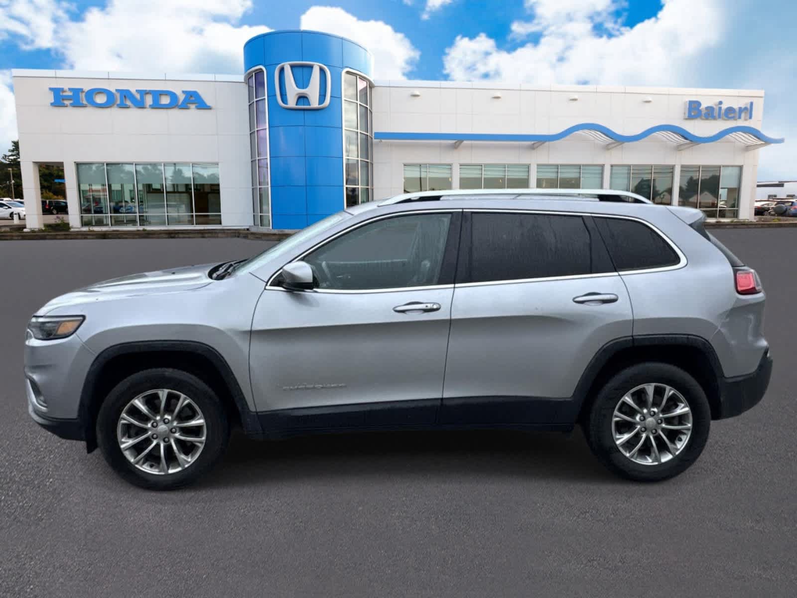 Used 2020 Jeep Cherokee Latitude Plus w/ Cold Weather Group AWD/4WD image 2