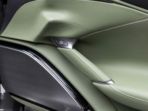 Certified 2025 Ferrari Roma Spider RWD image 34
