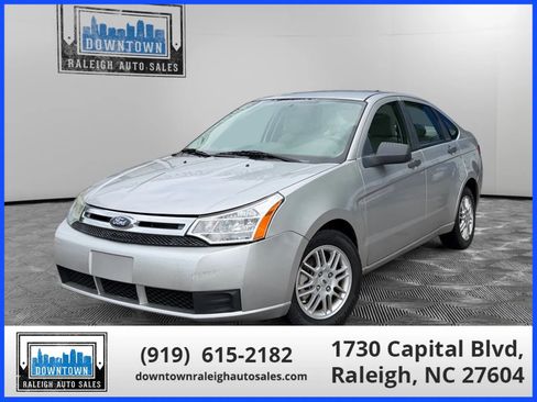 Used 2010 Ford Focus SE FWD image 1