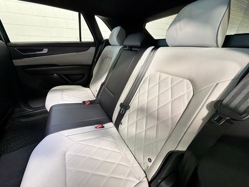 Used 2025 Volkswagen Atlas Cross Sport SEL Premium R-Line image 21