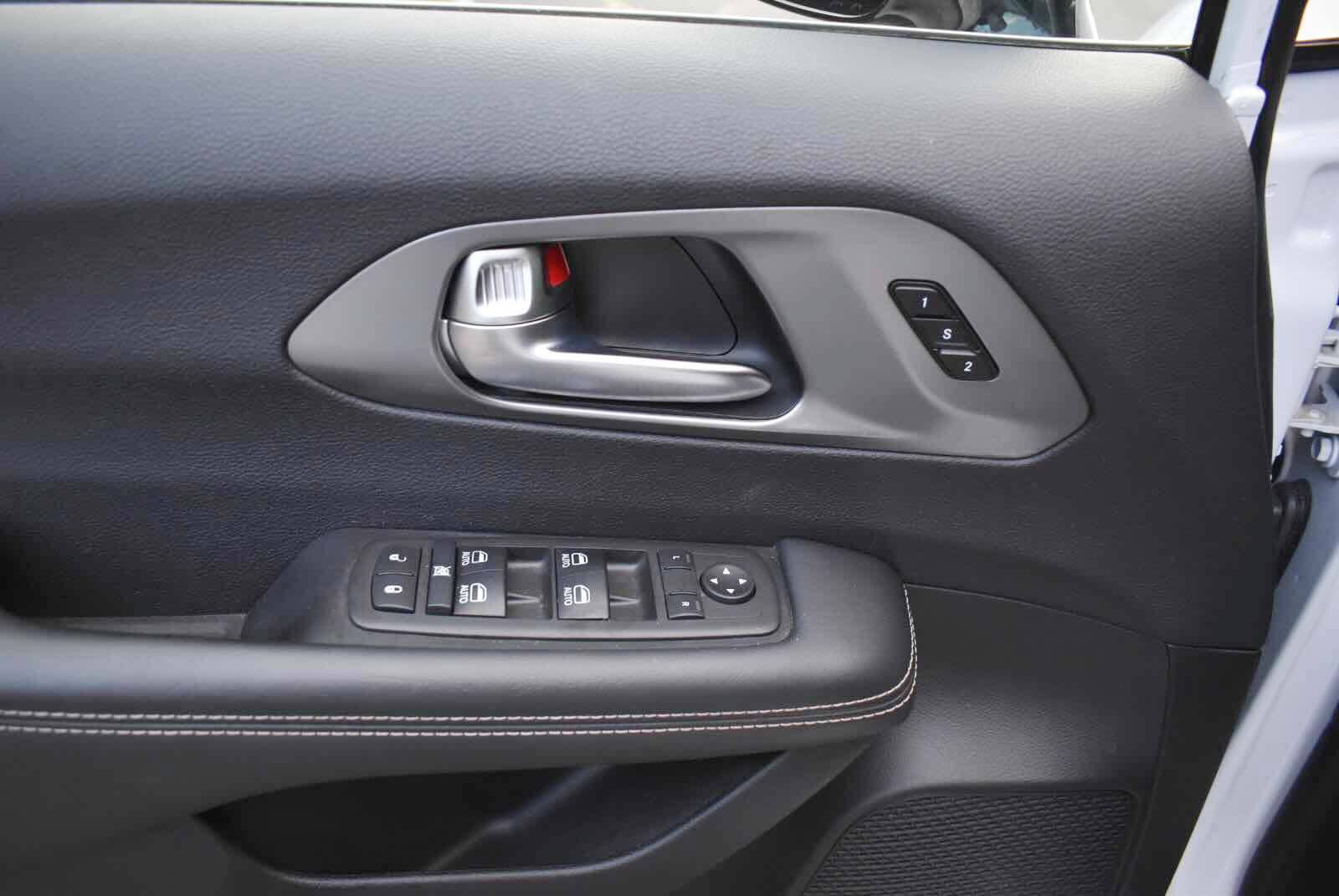 Used 2025 Chrysler Pacifica Select FWD image 76