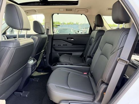 New 2026 Nissan Pathfinder SL w/ SL Premium Package AWD/4WD image 13