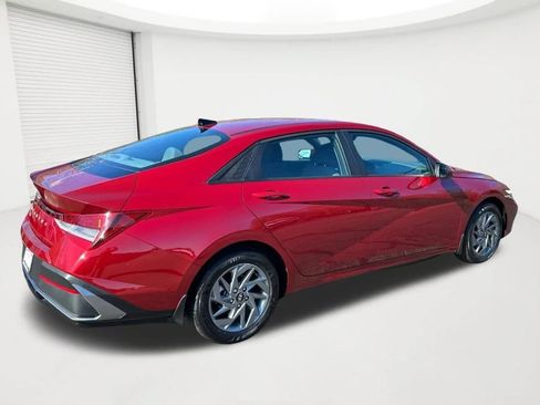Certified 2024 Hyundai Elantra SEL FWD image 5