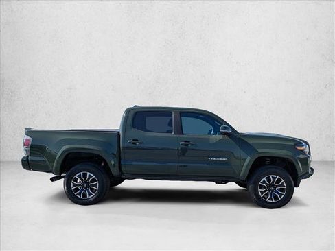 Used 2022 Toyota Tacoma TRD Sport w/ Technology Package image 4