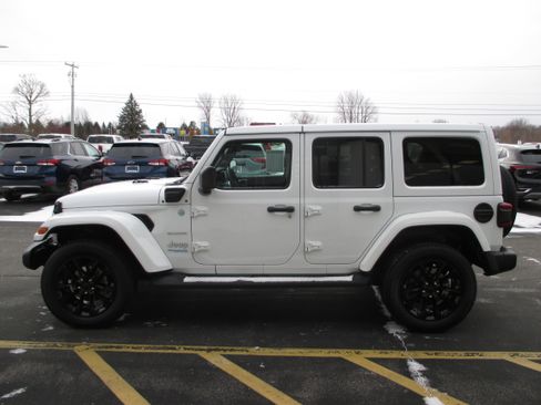 Used 2021 Jeep Wrangler Unlimited Sahara w/ Cold Weather Group image 6