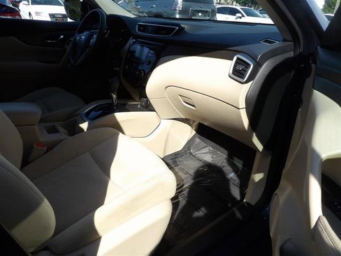 Used 2016 Nissan Rogue S AWD/4WD image 11