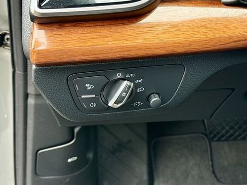 Used 2023 Audi Q5 2.0T Premium w/ Convenience Package image 12